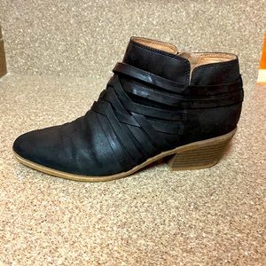 Life Stride, black bootie. Size 9.5 M. Soft system insole. 2 inch block heel.